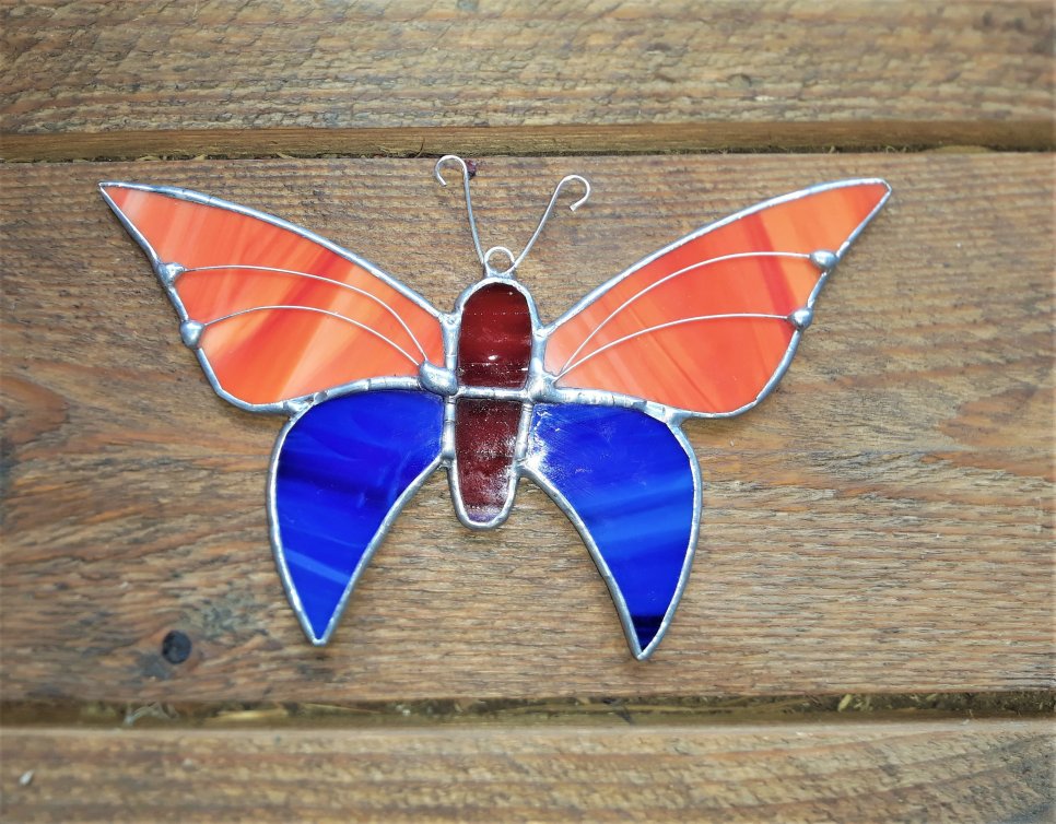 Závěsná vitráž: Motýl v letu